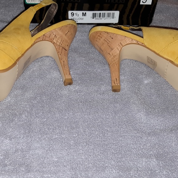 Shoes - Picture 4 of 4